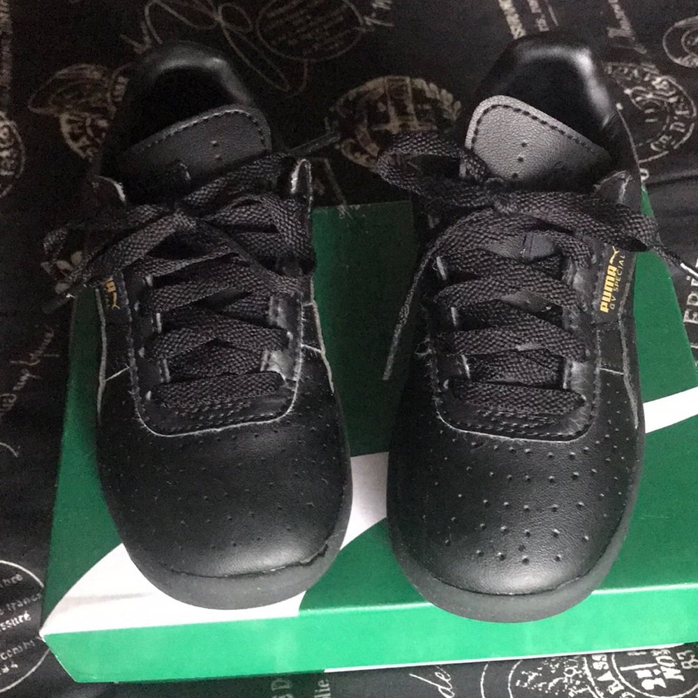 Kids sneakers